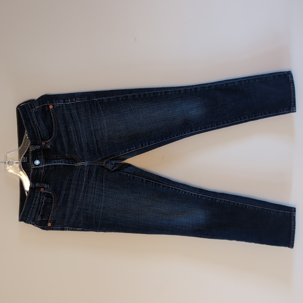 Gap Women's Size 26 Best Girlfriend Jeans. 5-Pocket Stretch, Whiskers. Superb.